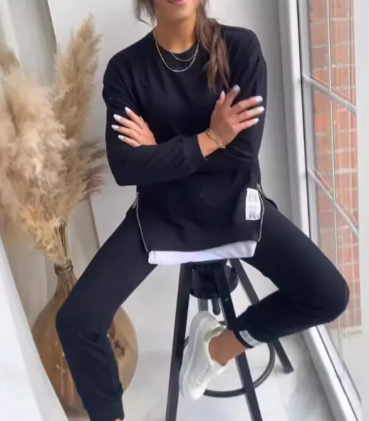 Conjunto Deportivo de Mujer con Diseño de Aberturas