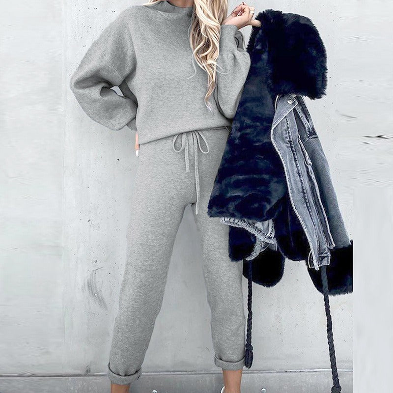 Women's two-piece sports suit