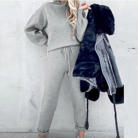 Women's two-piece sports suit