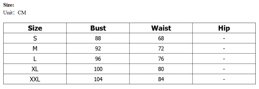 Taillenformende Gürtelbluse & Hose