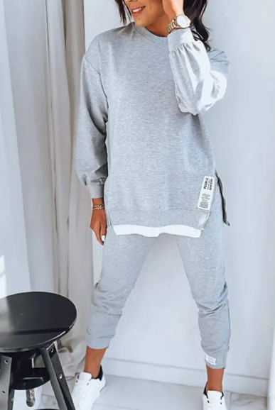 Conjunto Deportivo de Mujer con Diseño de Aberturas