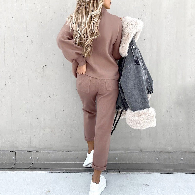 Women's two-piece sports suit