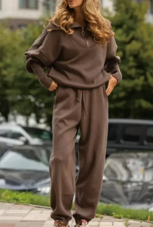 Traje deportivo de mujer con cremallera